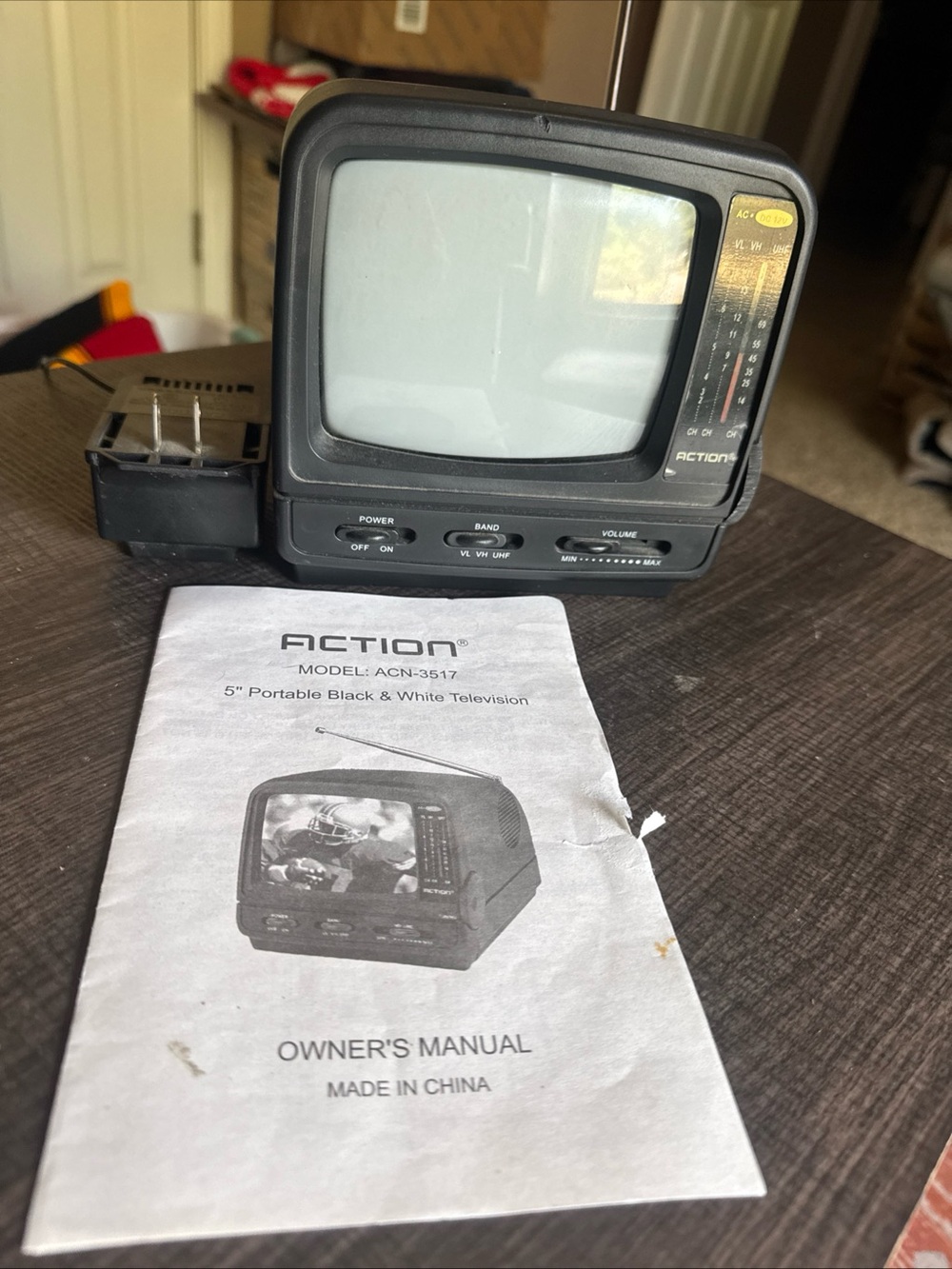 ACTION ACN-3517 Black & White Antenna TV Vintage Television Tested Comes On